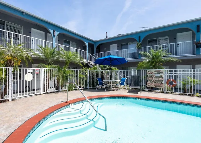 Hollywood City Inn