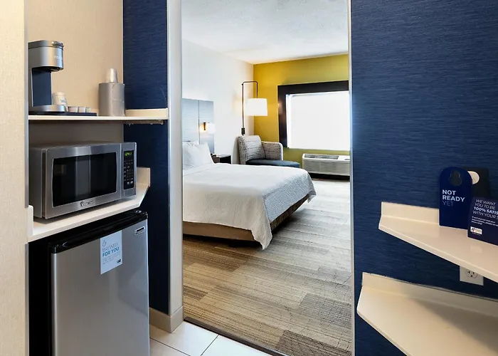 Holiday Inn Express & Suites Chicago West - St Charles By Ihg Saint Charles