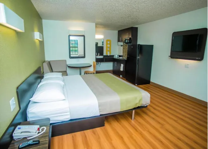 Motel 6-Palestine, Tx