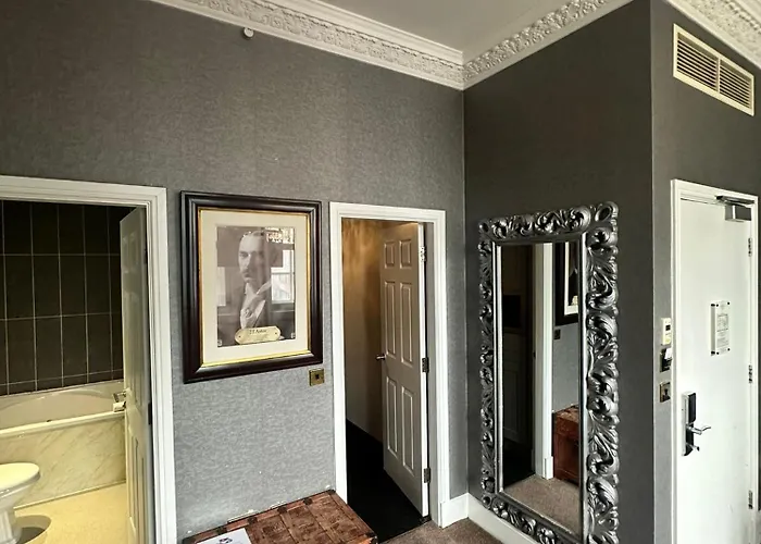 White Star Line Hotel