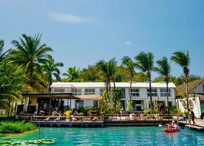 The Yak Lake House - Hostal Bacalar