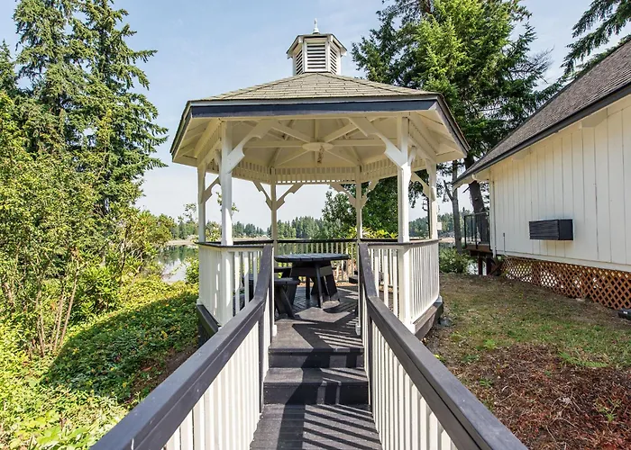Oyster Bay Inn & Suites Bremerton