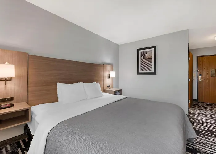 Quality Inn Chesterton Near Indiana Dunes National Park I-94