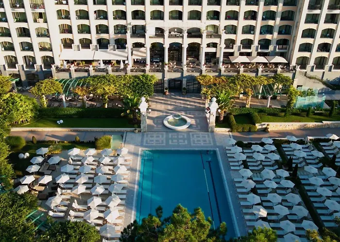 Astor Garden Hotel