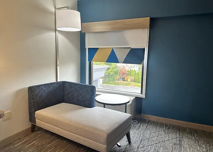 Holiday Inn Express & Suites West Chester By Ihg