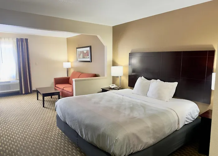 Quality Inn & Suites Pine Bluff