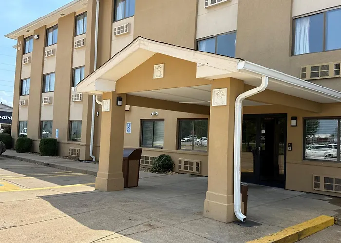 Super 8 By Wyndham Evansville East