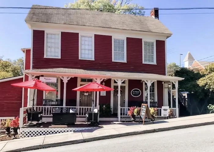 The Dahlonega Square Hotel