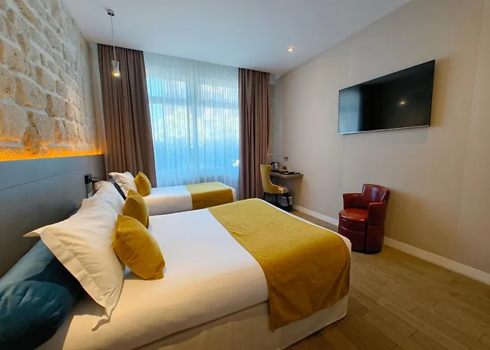 Familia Hotel