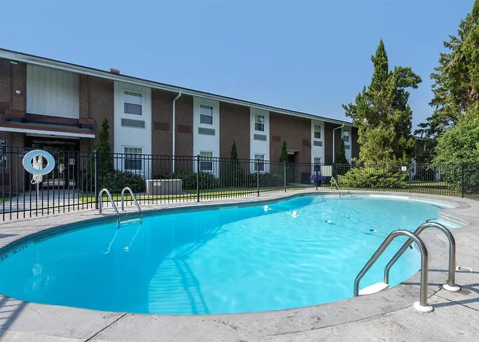 Best Western Parkway Inn & Conference Centre