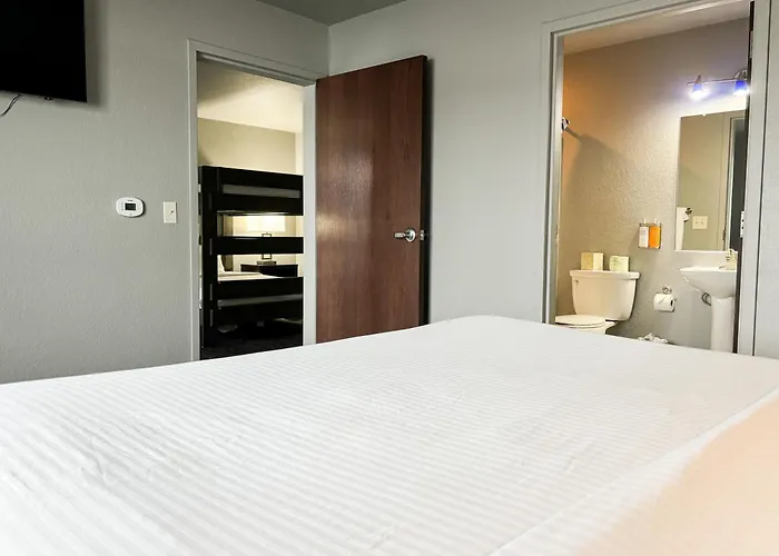 Metropolis Resort - Eau Claire
