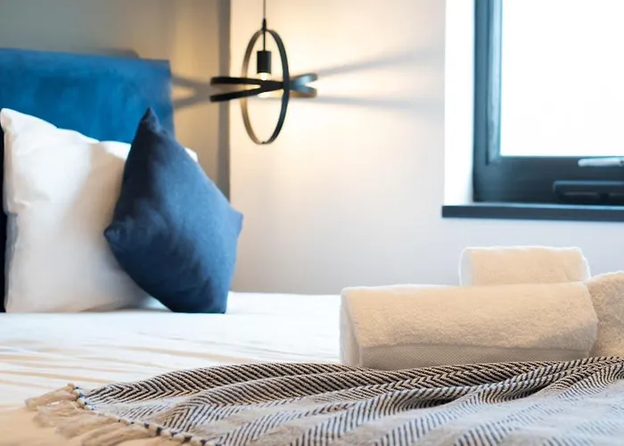 Adam Court Apartments - Pe1 - Contractor Friendly - Choice Of Studios Or 1 Bed Apartments - Free Parking - Sofa Beds - Sky Tv - Full Kitchen - Washer Dryer - Wifi