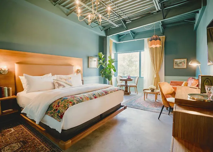 The Frances Modern Inn