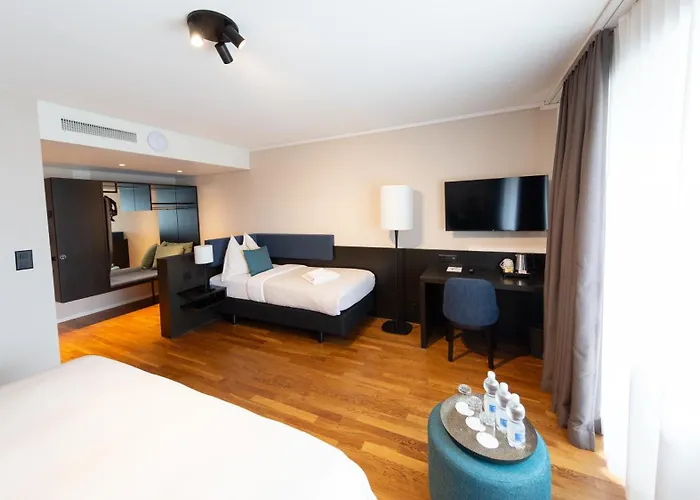 Hotel Illuster - Urban & Local
