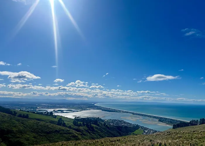 The Lighthouse - Free Breakfast With Stunning Mountain & Sea Views