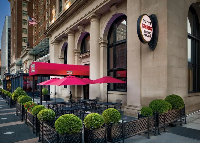 Amway Grand Plaza Hotel, Curio Collection By Hilton