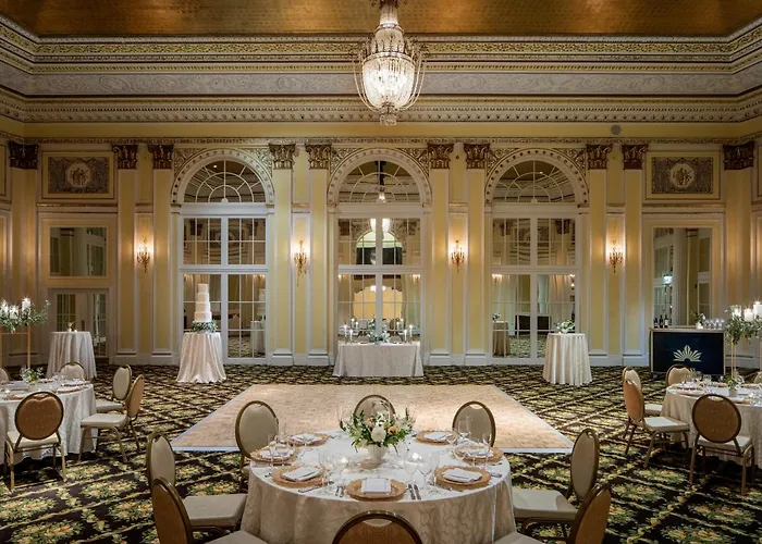 Amway Grand Plaza Hotel, Curio Collection By Hilton Grand Rapids