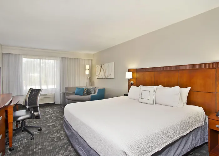Courtyard By Marriott Gulfport Beachfront