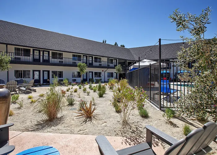 Sideways Inn