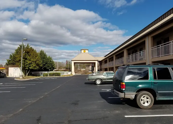 Econo Lodge Inn & Suites Knoxville East