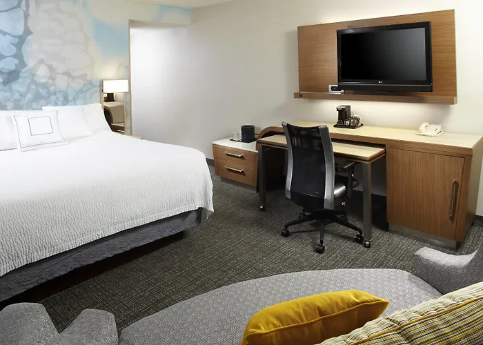 Courtyard By Marriott Lansing Hotel