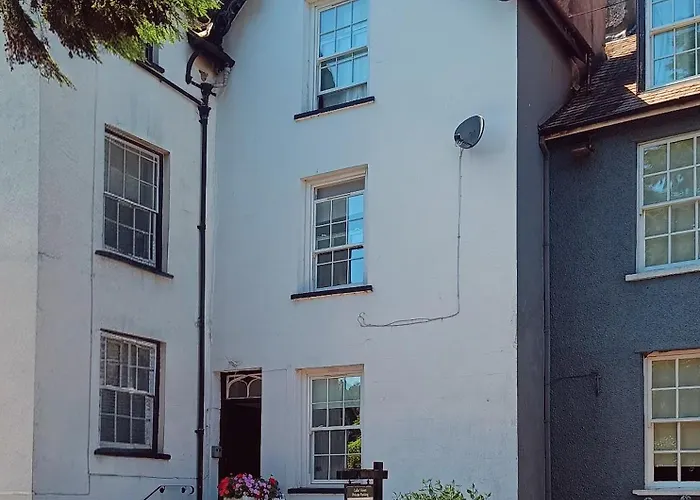 Hazeldene Guest House - With Free Offsite Health Club
