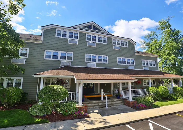 Ivy Court Inn And Suites