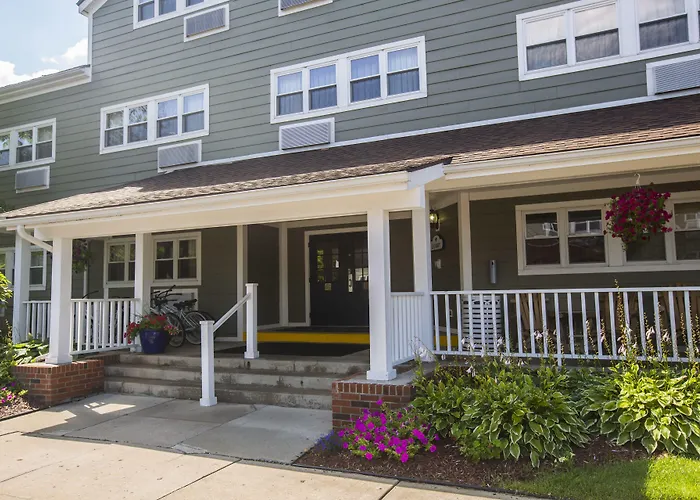 Ivy Court Inn And Suites