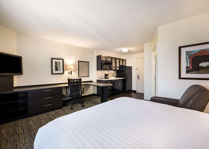 Sonesta Simply Suites Detroit Troy