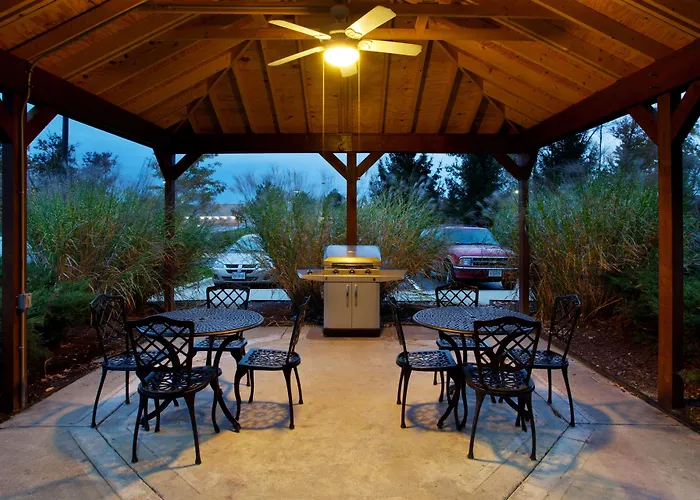 Sonesta Simply Suites Cleveland North Olmsted Airport