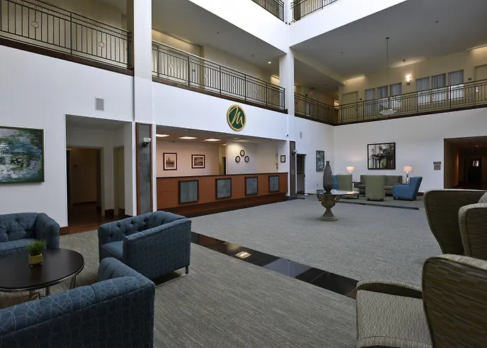 Maron Hotel & Suites