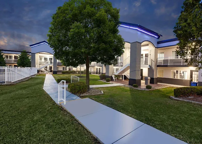 Days Inn By Wyndham Austintown