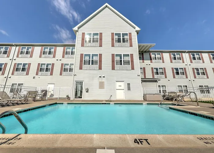 Lancaster Inn & Suites