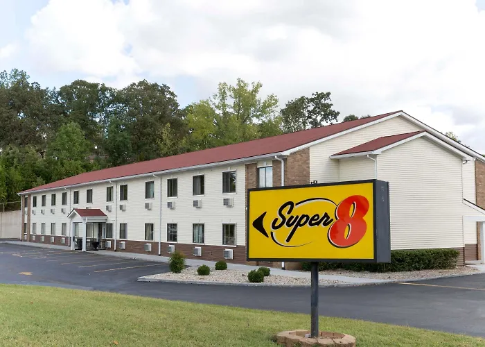Super 8 By Wyndham Radcliff Ft. Knox Area