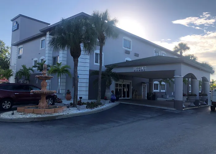 Days Inn & Suites By Wyndham North Naples