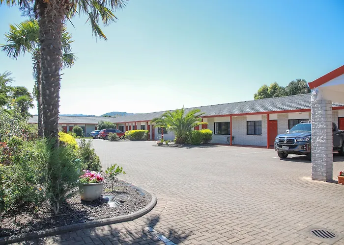 Bks Palm Court Motor Lodge