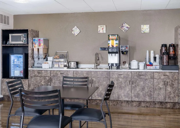 Super 8 By Wyndham Owatonna
