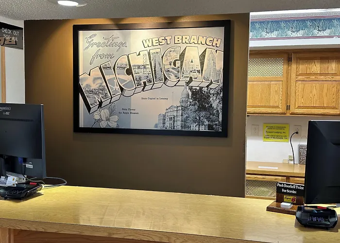 Super 8 By Wyndham West Branch