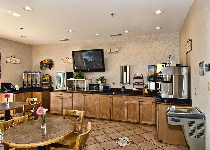 Best Western Club House Inn & Suites
