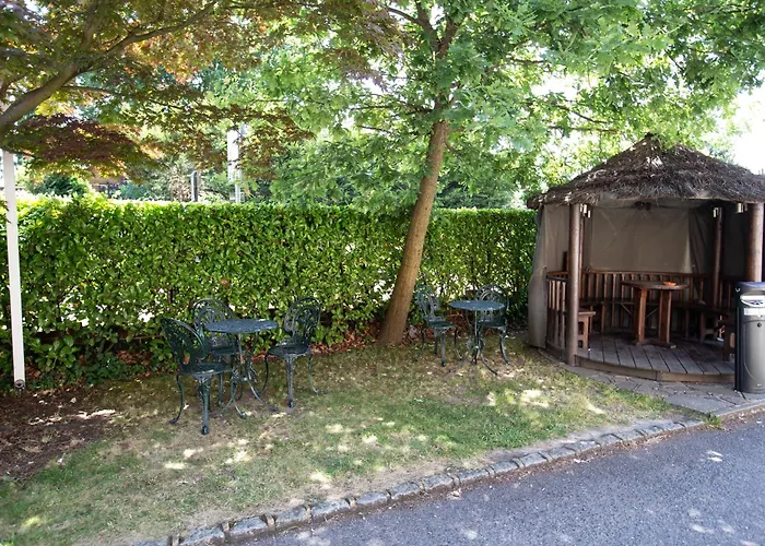 Corner House Hotel Gatwick With Bookable Holiday Parking