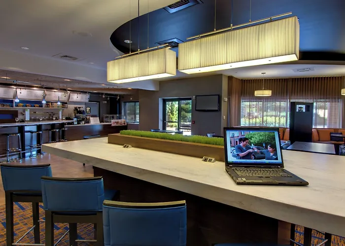 Courtyard By Marriott Madison East Hotel