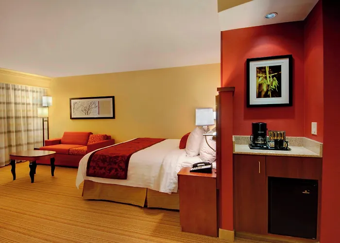 Courtyard By Marriott Madison East