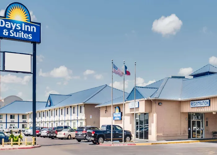 Days Inn & Suites By Wyndham Laredo