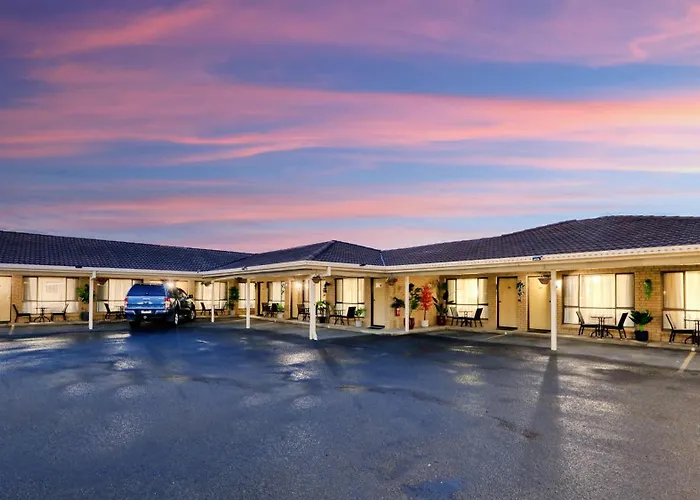 Top Of The Town Motel