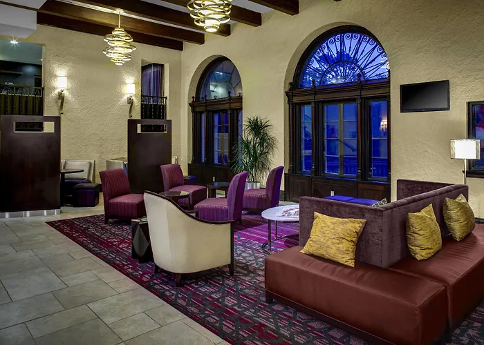 Courtyard Kansas City Country Club Plaza