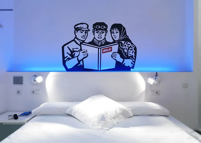 Chic & Basic Tallers Hostal