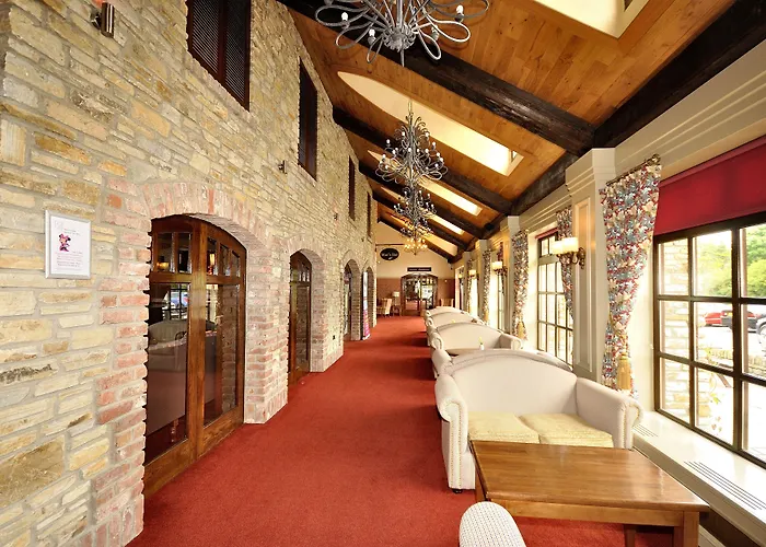 Mulroy Woods Hotel