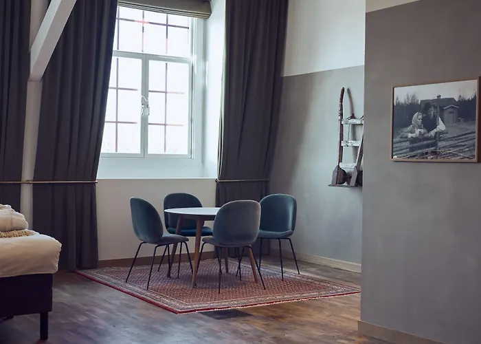 Naeaes Fabriker Hotell & Restaurang Tollered