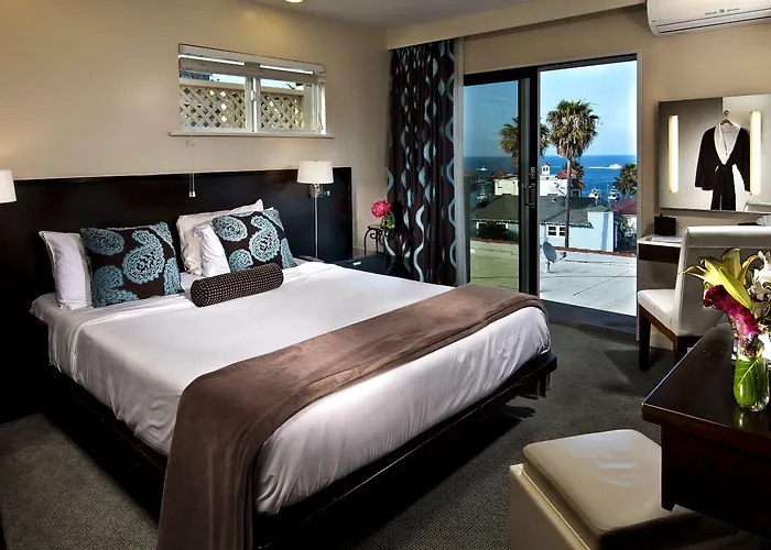 Aurora Hotel Avalon