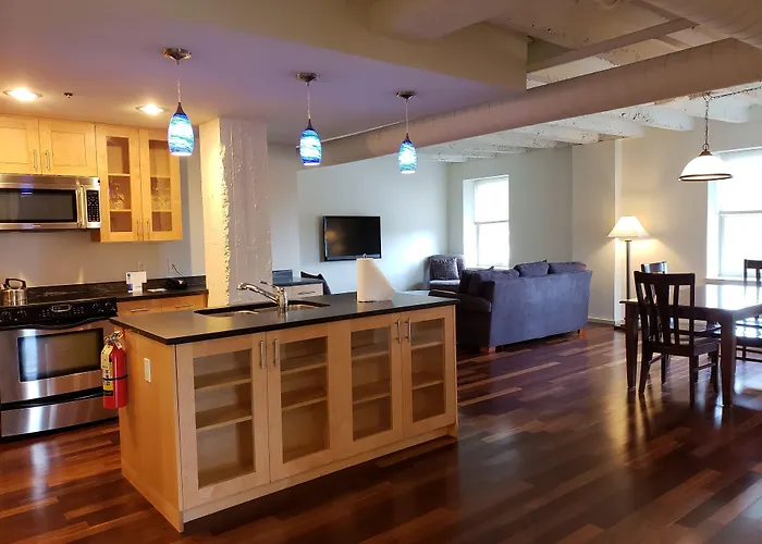 Grand Eastonian Hotel & Suites